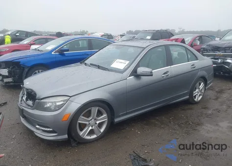 2011 Mercedes-Benz C 300 Luxury 4Matic/Sport 4Matic из США, поврежденный, VIN WDDGF8BB0BR184564